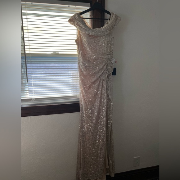 Mac Duggal Gold One Shoulder ruched Sequined Dress Style 26550 Size 8 - Picture 8 of 9